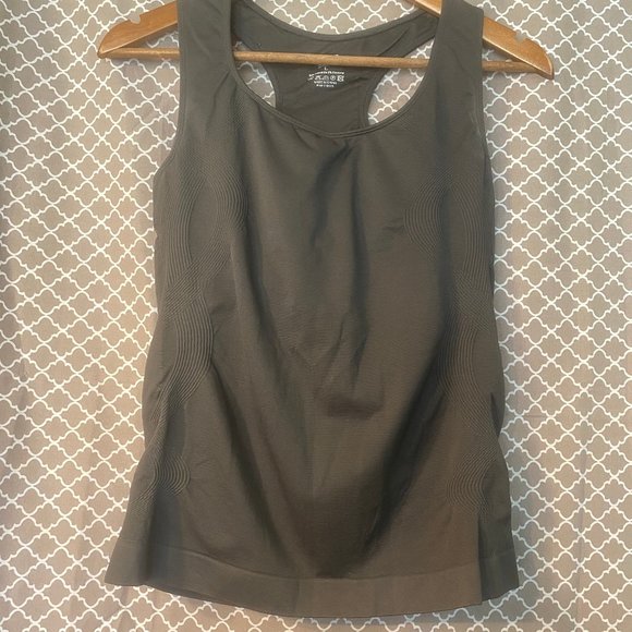 New Morela yoga tank - Picture 1 of 3